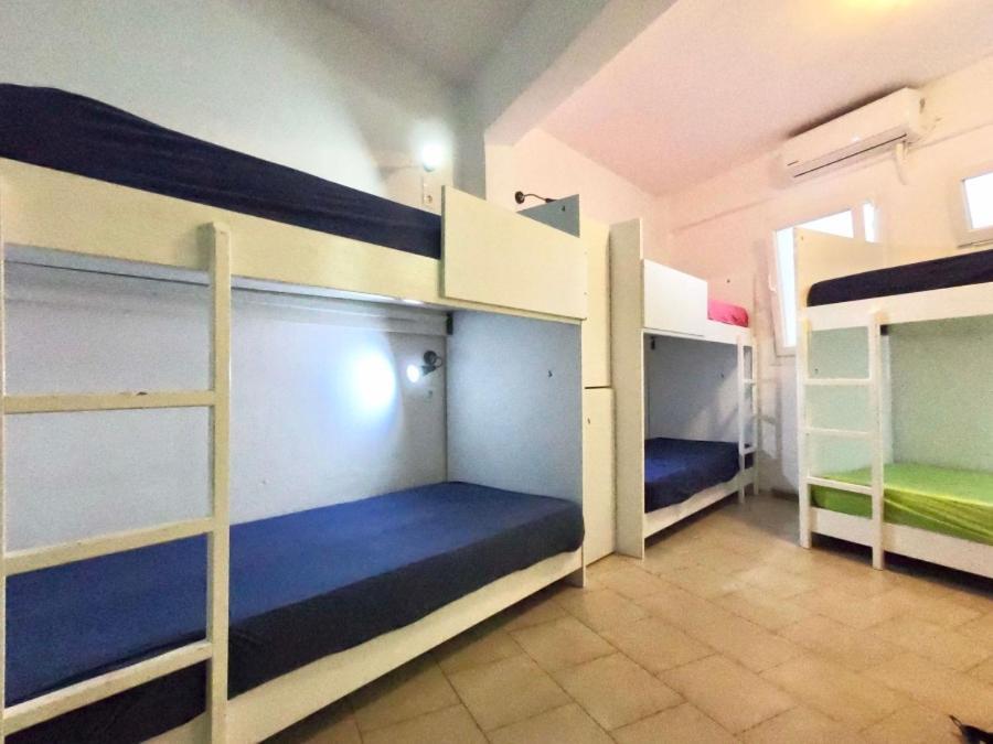 Fira Backpackers Place Bagian luar foto