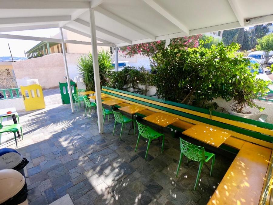 Fira Backpackers Place Bagian luar foto